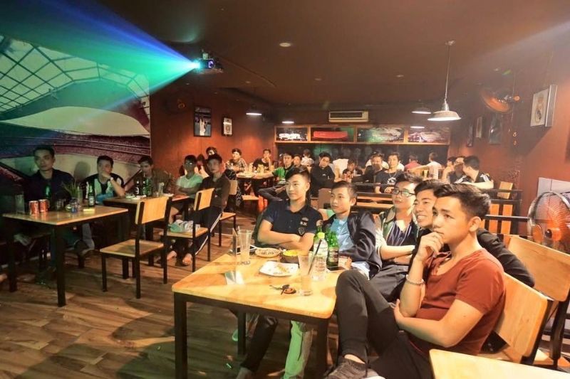 Top các quán cafe xem bóng đá đêm ở Hà Nội cực “chất” 